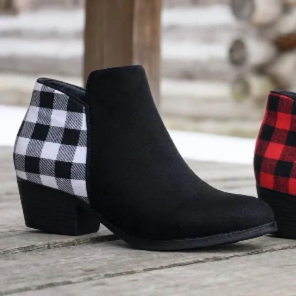 Corkys Shoes New In Box Boutique White Black Buffalo Plaid